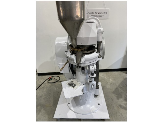 7579 - Stokes D3 Tablet Press